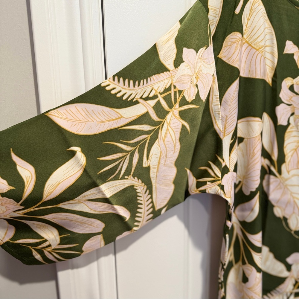 Silky Soft Green Floral Women's Blouse - Picture 4 of 7